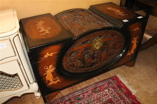 Chinese carved coffer(-)